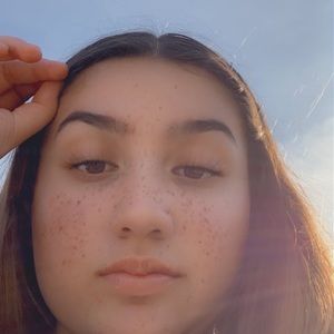 Meet your Posher, Alaura